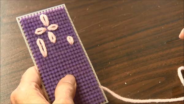 Lazy Daisy On Plastic Canvas_1.1.1